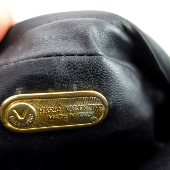 VTG VALENTINO Purse Leather Black Crossbody Small V Logo‎ Sling MARIO VALENTINO - Picture 5 of 16